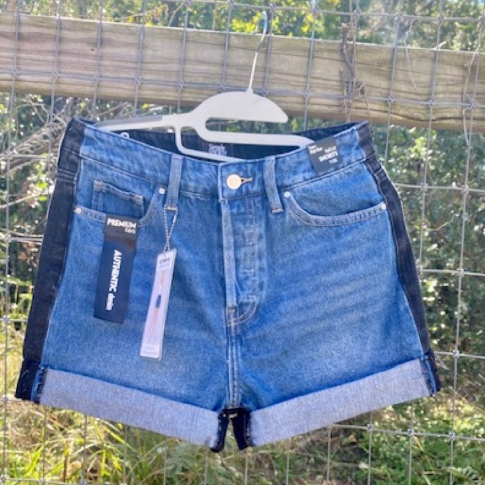 Simple Society Super High Rise Color Block Shorts - Picture 2 of 8